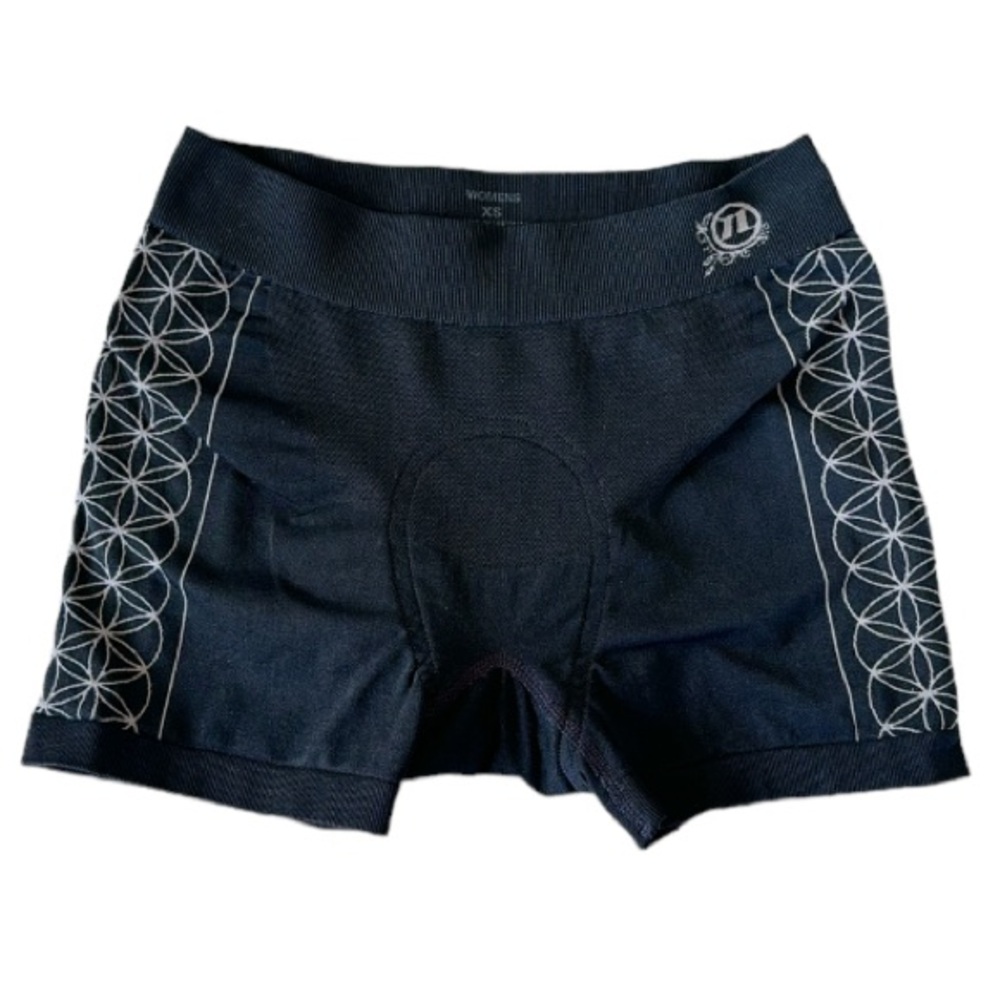 Novara black seamless padded boy short style bike shorts size XS